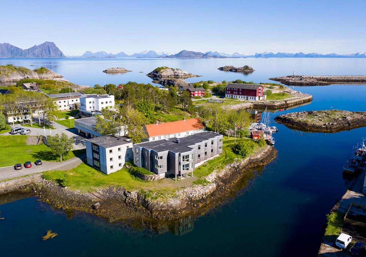 Lofoten Sommerhotell Og Vandrerhjem カベルヴォーグ エクステリア 写真