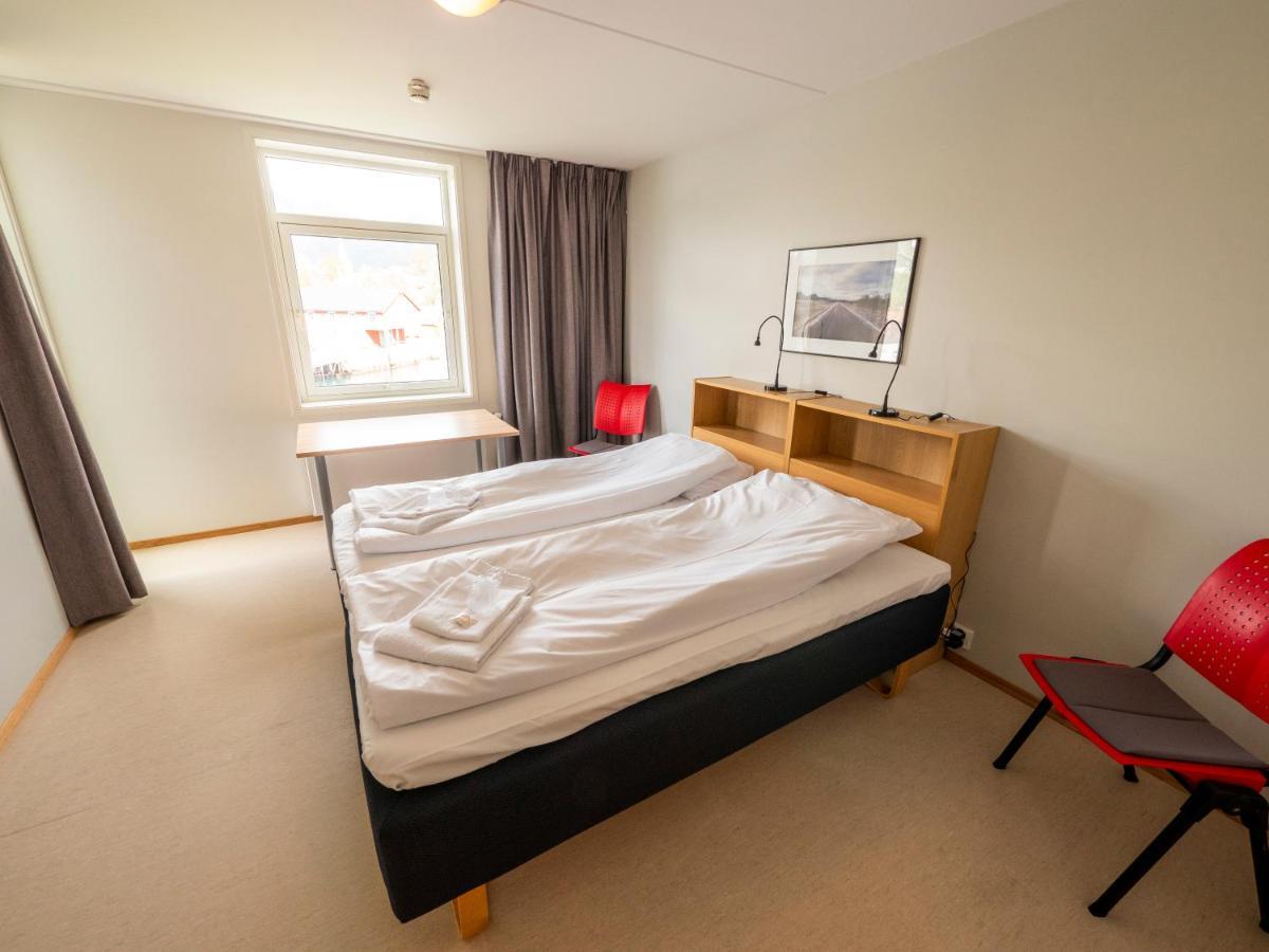 Lofoten Sommerhotell Og Vandrerhjem カベルヴォーグ エクステリア 写真