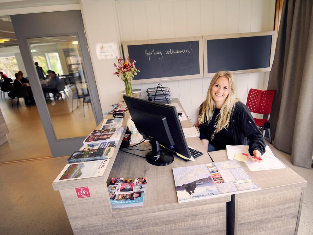 Lofoten Sommerhotell Og Vandrerhjem カベルヴォーグ エクステリア 写真